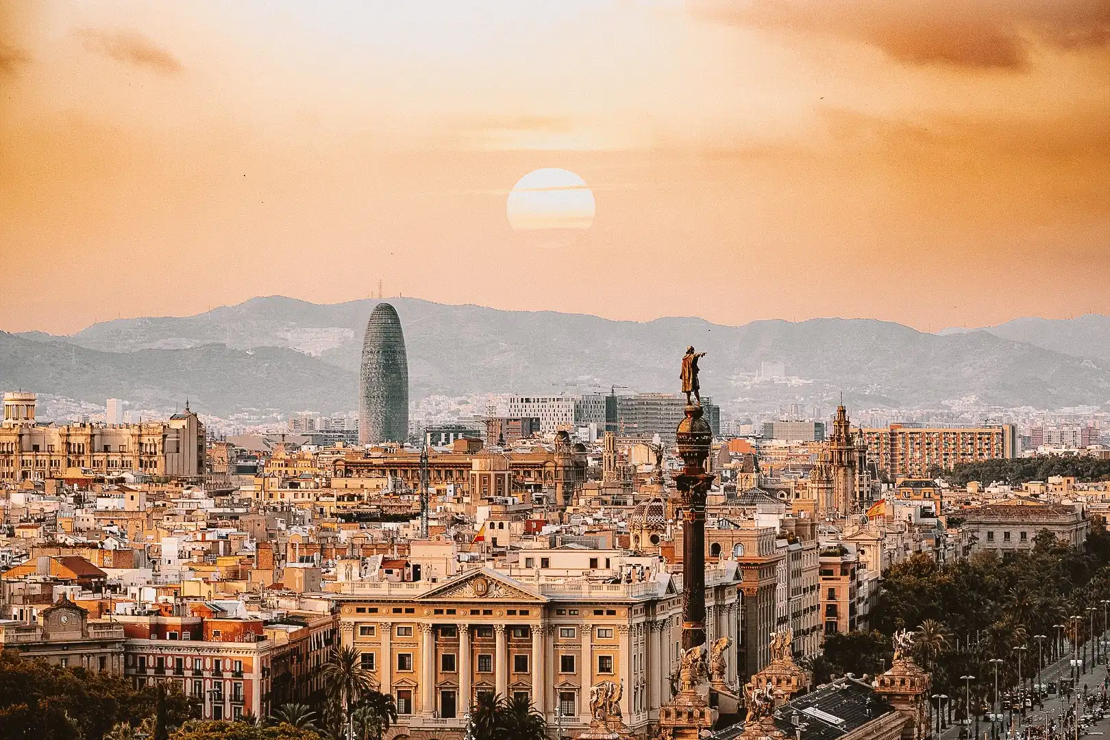 Tour en bici por Barcelona y paseo en barco - Aria.Image 2
