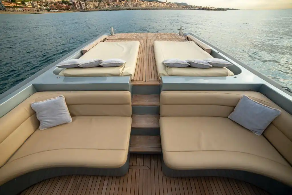 Alquiler de velero Novamarine Ten Gray Spicy Lancha De Lujo en Barcelona - Aria.Image 2