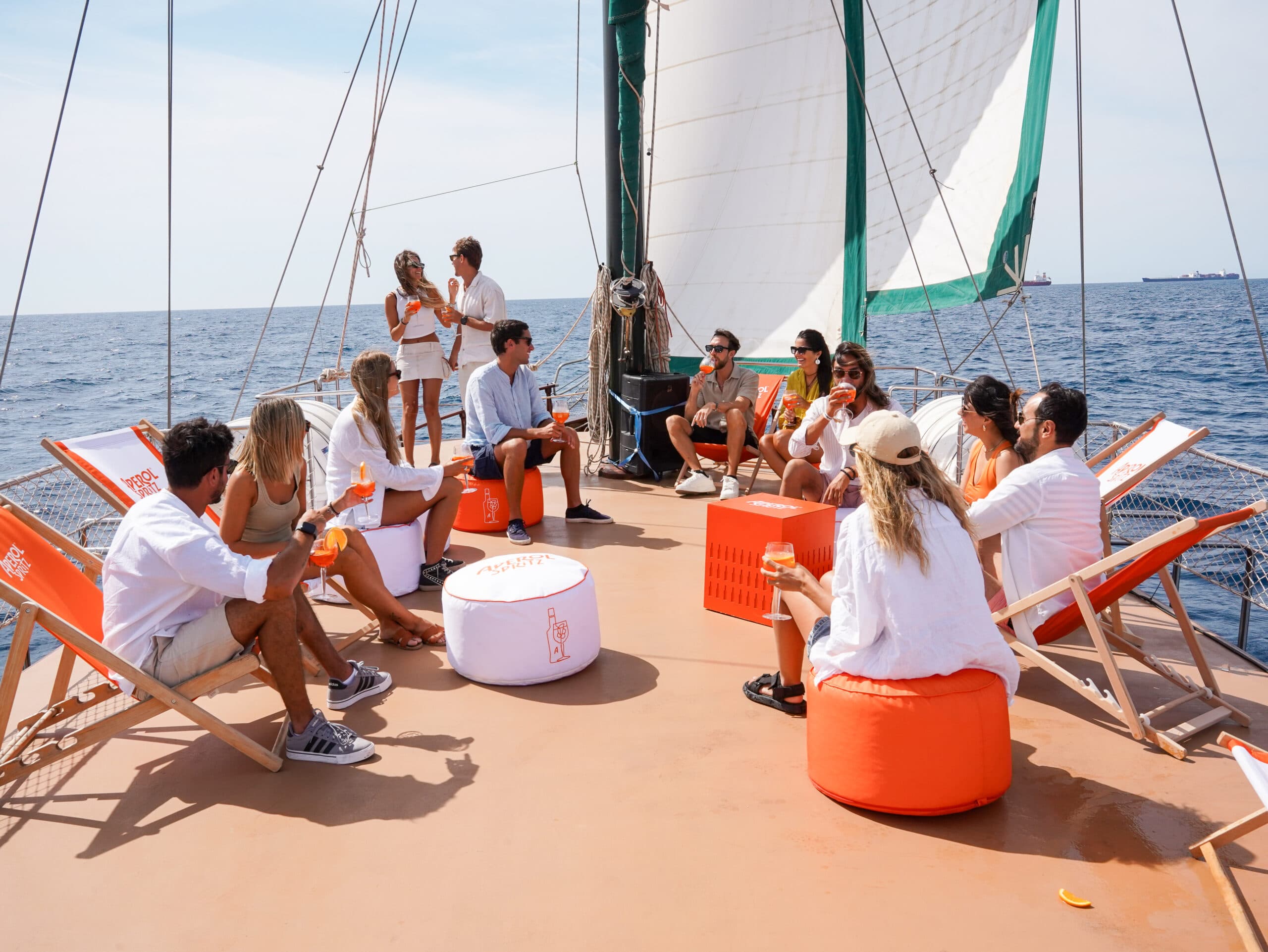 Paseo En Velero De Madera Por Barcelona Con Aperol Spritz - Aria.Image 4