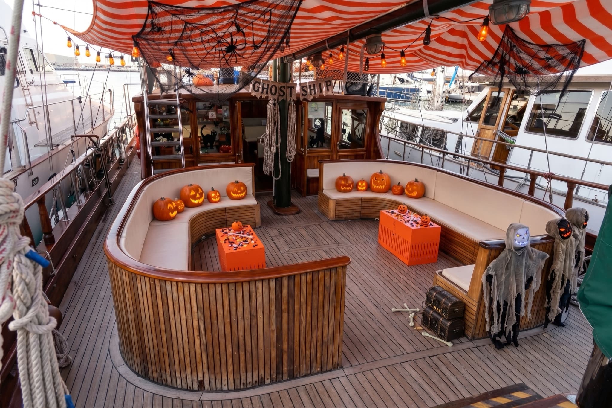 Especial Halloween a bordo de la Goleta Karya en Barcelona