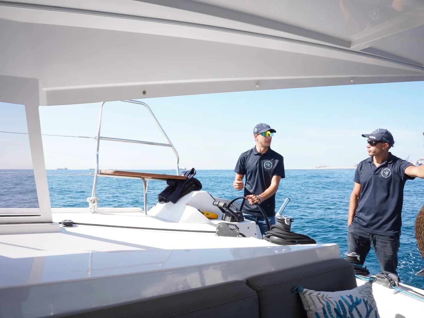 Catamaran en barco en Barcelona