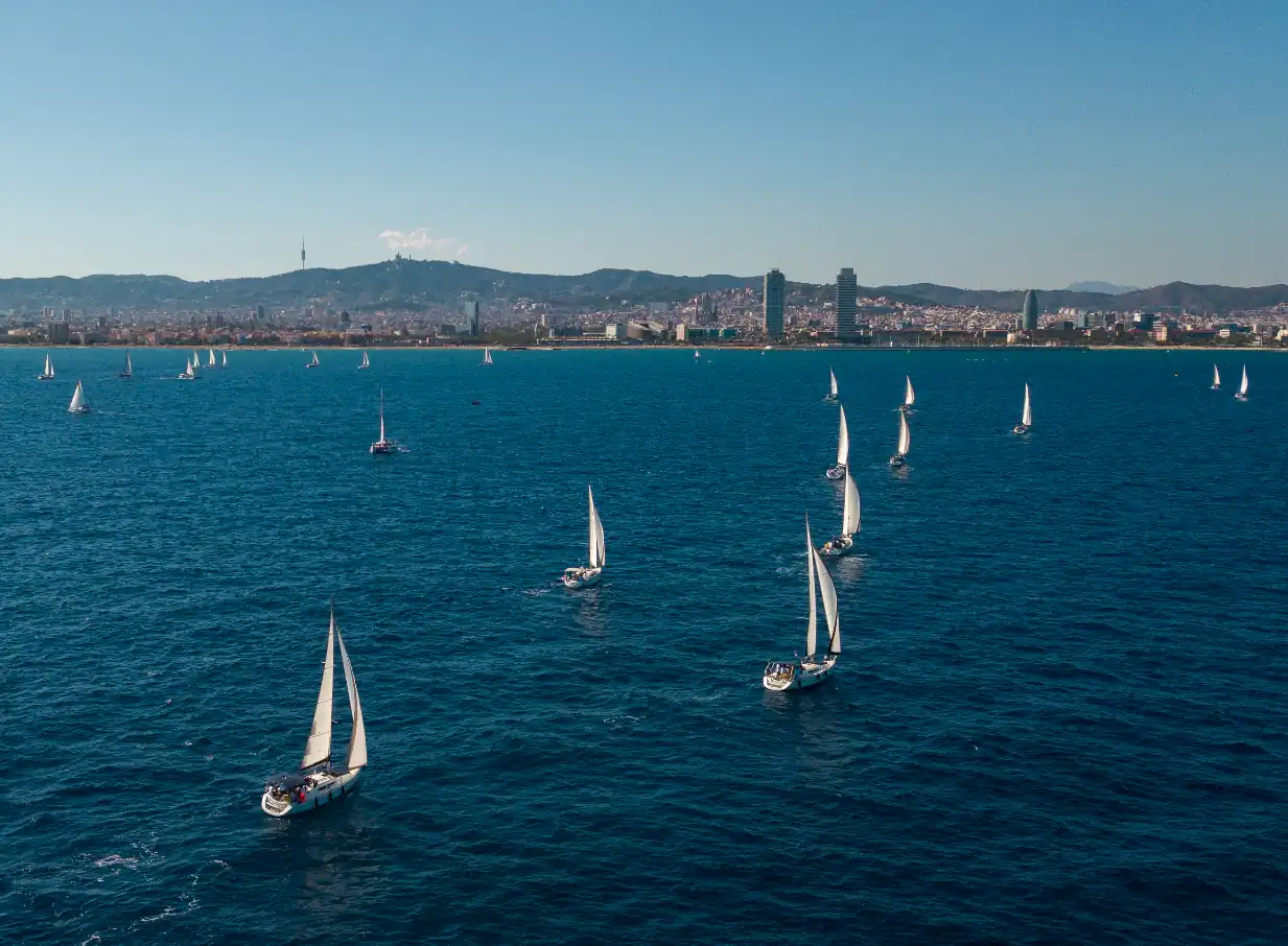 Atardecer en barco en Barcelona