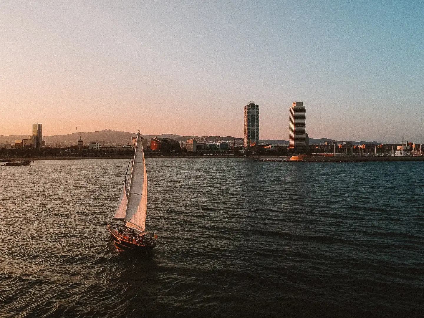 Ruta amb bici per Barcelona i passeig amb bar