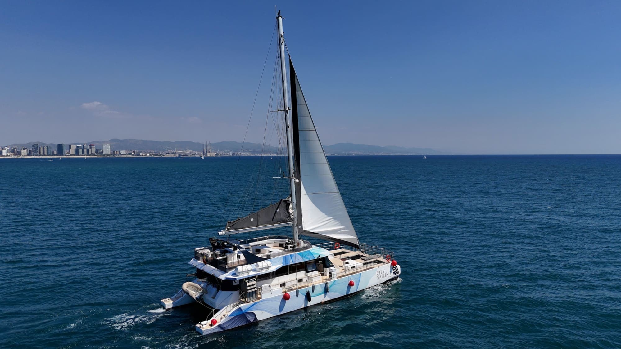 Paseo en barco por Barcelona con degustación de ostras - imagen 3