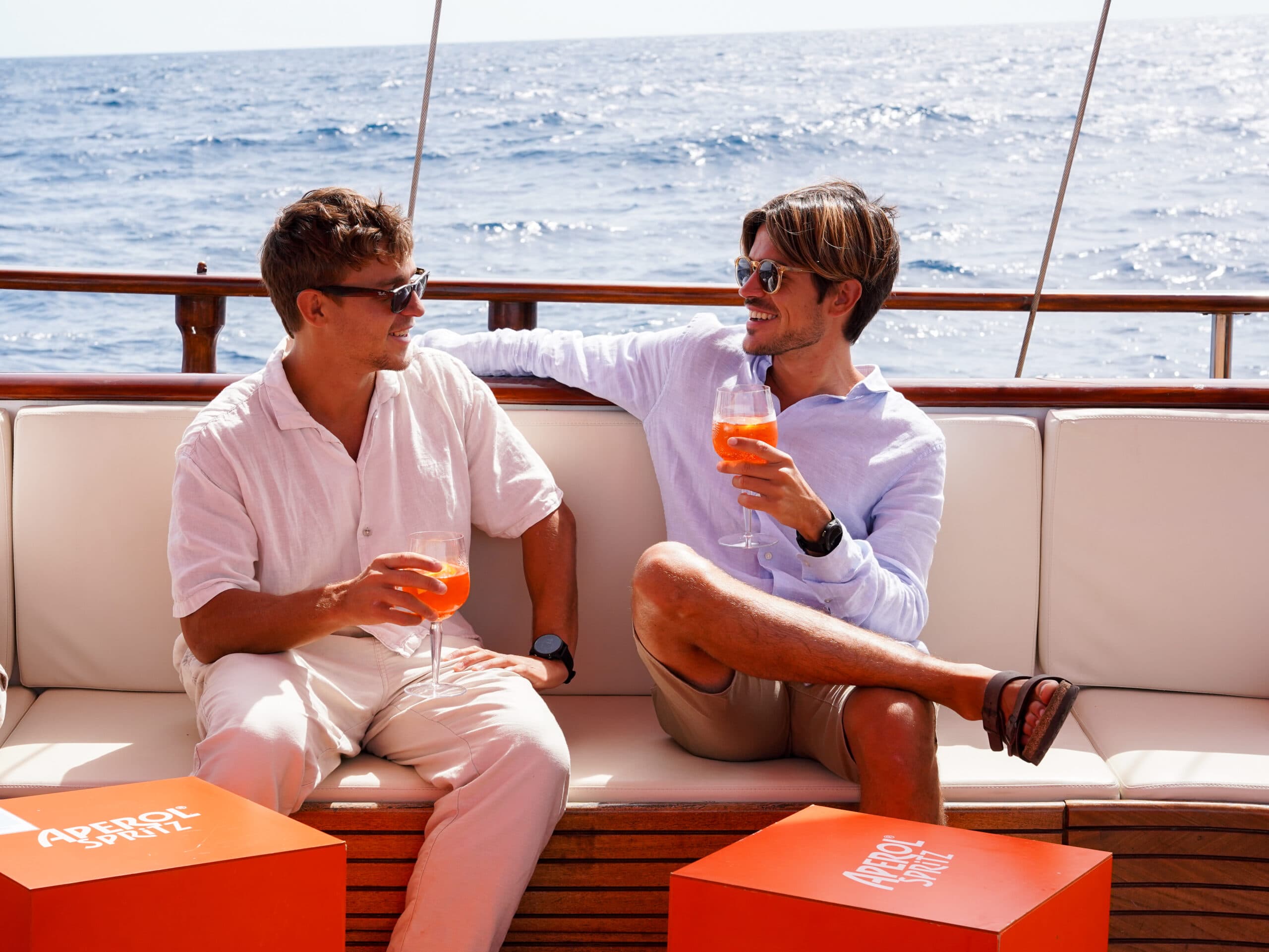 Paseo En Velero De Madera Por Barcelona Con Aperol Spritz - imagen 2